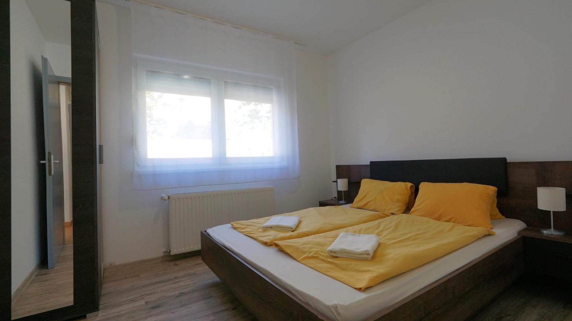 Yellow Sun Apartman Siofok Exterior photo