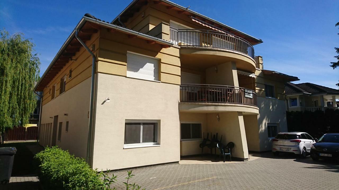 Yellow Sun Apartman Siofok Exterior photo